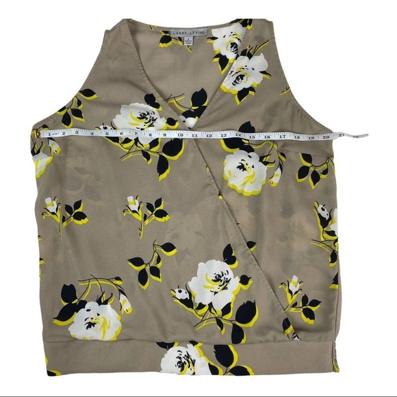 Larry Levine Cross Front Rose Print Sleeveless Top - Picture 5 of 7